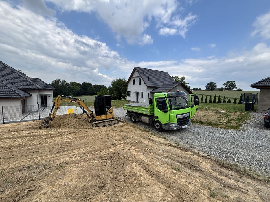 Wywóz ziemi gruzu załadunek koparką transport wykopy niwelacja drenaże