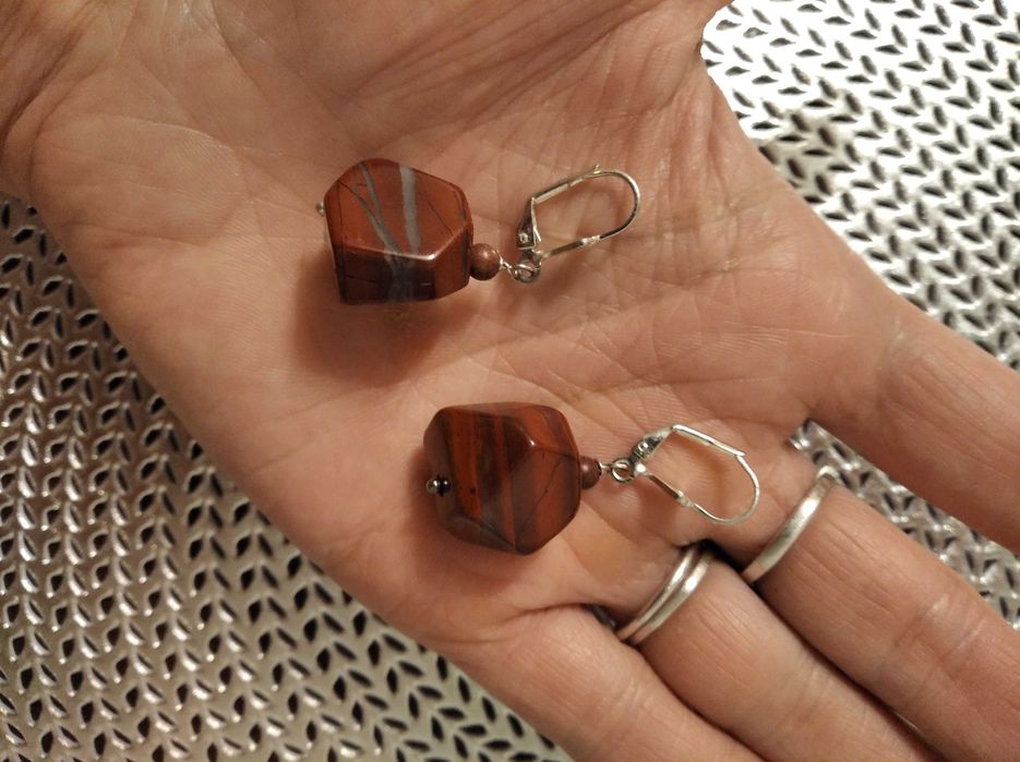 Kolczyki z naturalnego kamienia Jaspis czerwony.