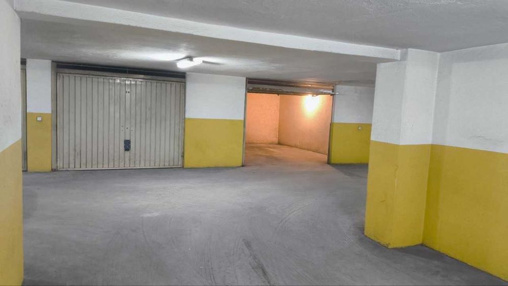 Garagem fechada em Braga, junto à Estação e Arco da Porta Nova