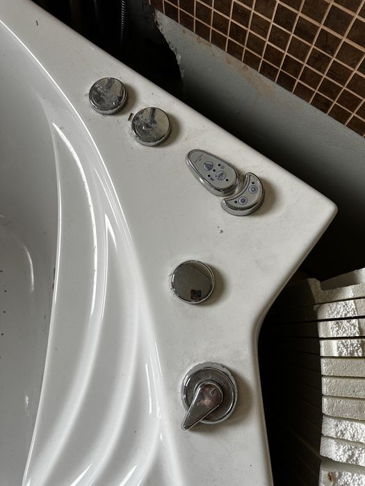 Wanna z hydromasażem narozna PoolSpa
