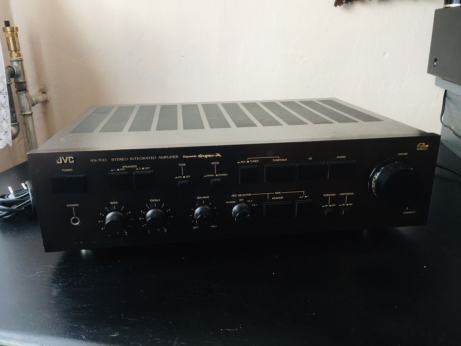 JVC AX-700 Victor drugi od góry