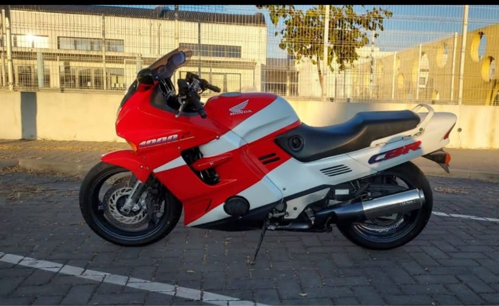 Cbr 1000f  troca ou venda