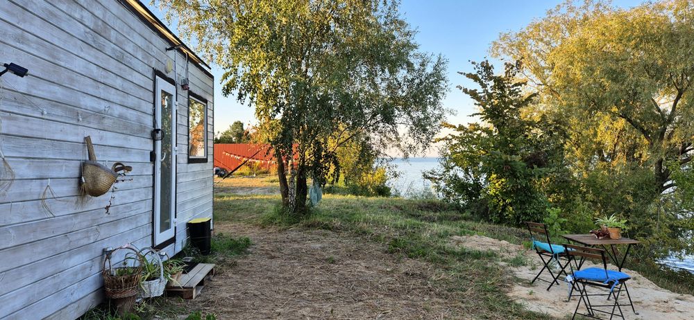 Романтичне бунгало з піччю-каміном на березі моря