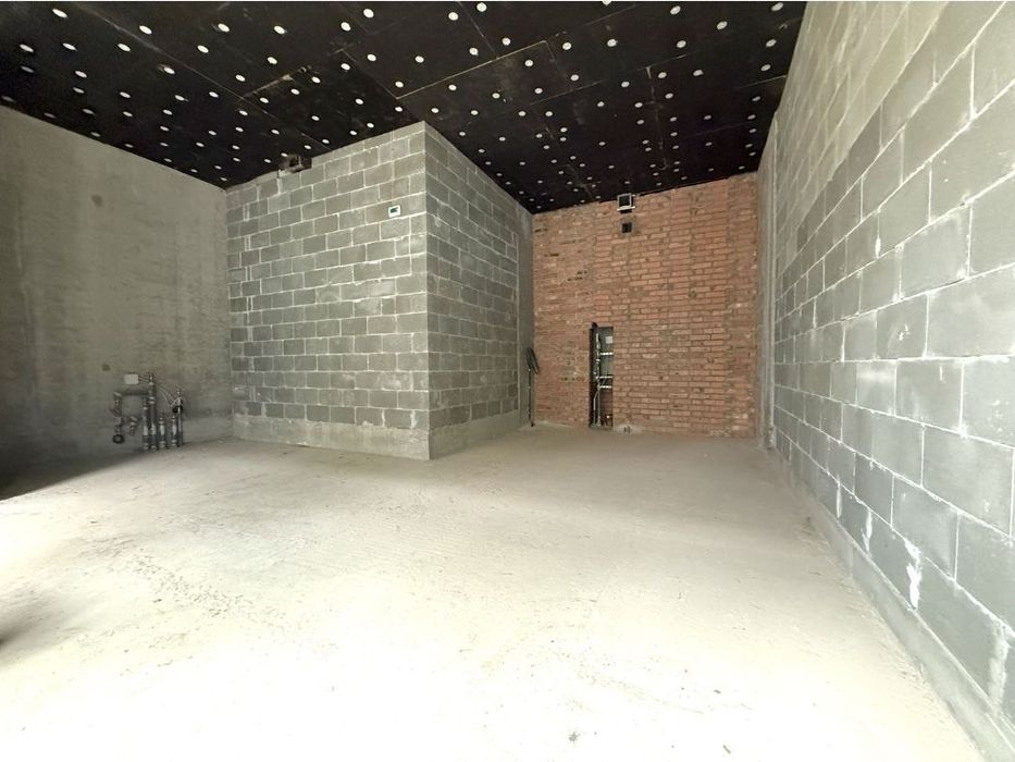 Здається в оренду приміщення у Файна Таун,фасад,Нивки,Салютна,2