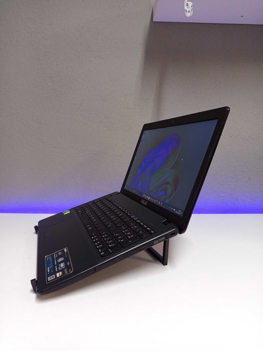 ASUS i7,Ram 8GB,SSD 256gb/Windows 11