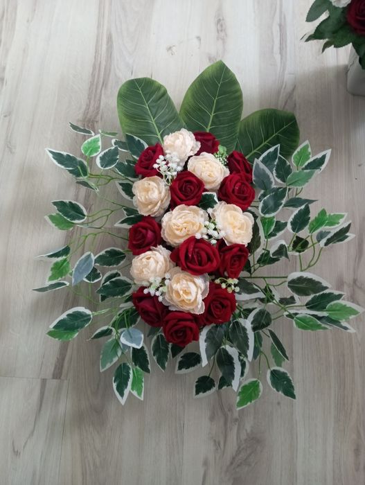 Komplet nagrobny obciążony, kompozycja