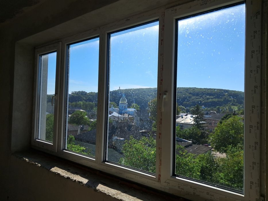 Продається трьохповерховий будинок в м.Монастириська