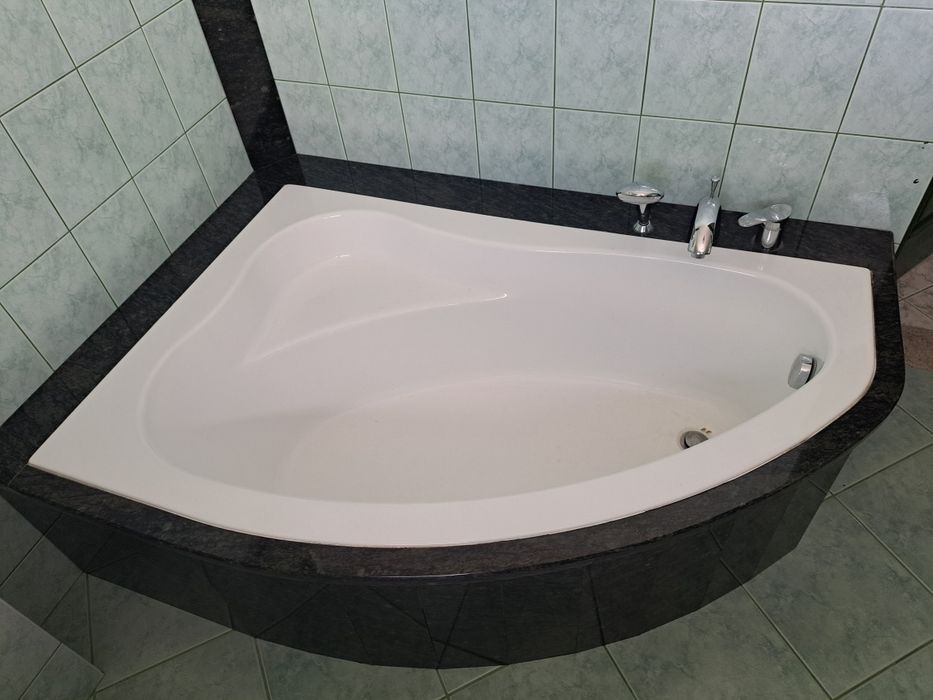 Wanna z zabudową granitową