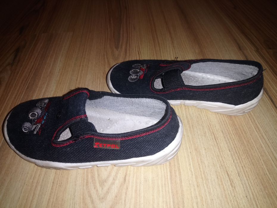 Kapcie/tenisowki/buty do przedszkola r.26
