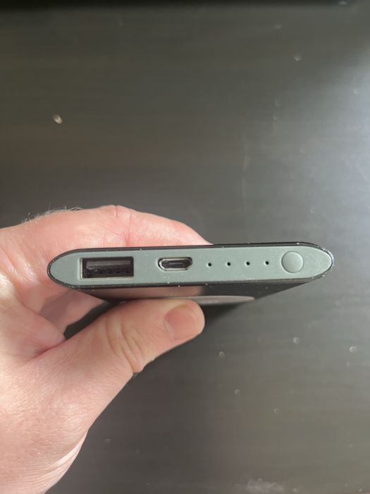 Powerbank 4000 mah z funkcją ładowania indukcyjnego