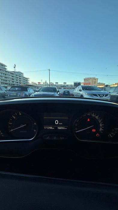 Peugeot 208 1.2 VTi Allure — fotografia 4