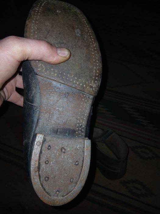 Газ бак ,саперна лопатка  і ботінки.