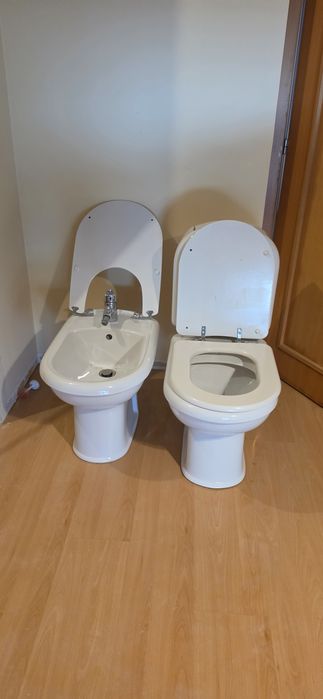 Vendo louças  sanitárias  sanitana