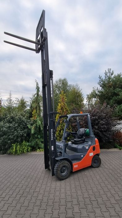 Wynajem wózków widłowych z operatorem lub bez,magazyn przeładunkowy