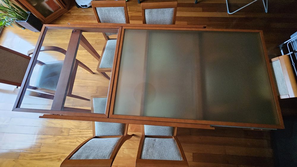 Mesa Extensível em Cerejeira com 6 Cadeiras