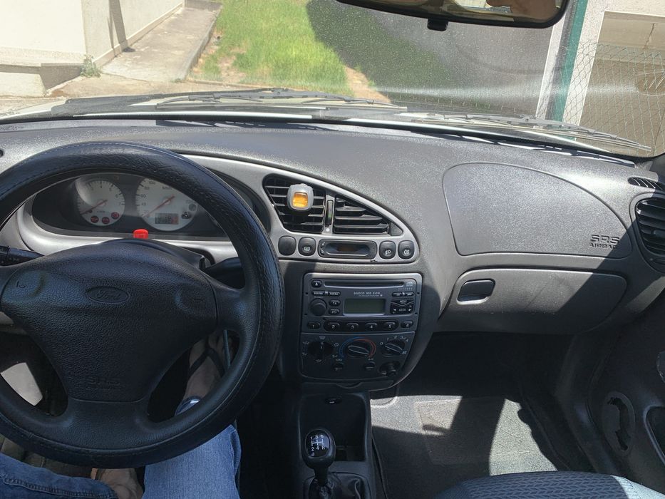 Ford Fiesta IV em bom estado