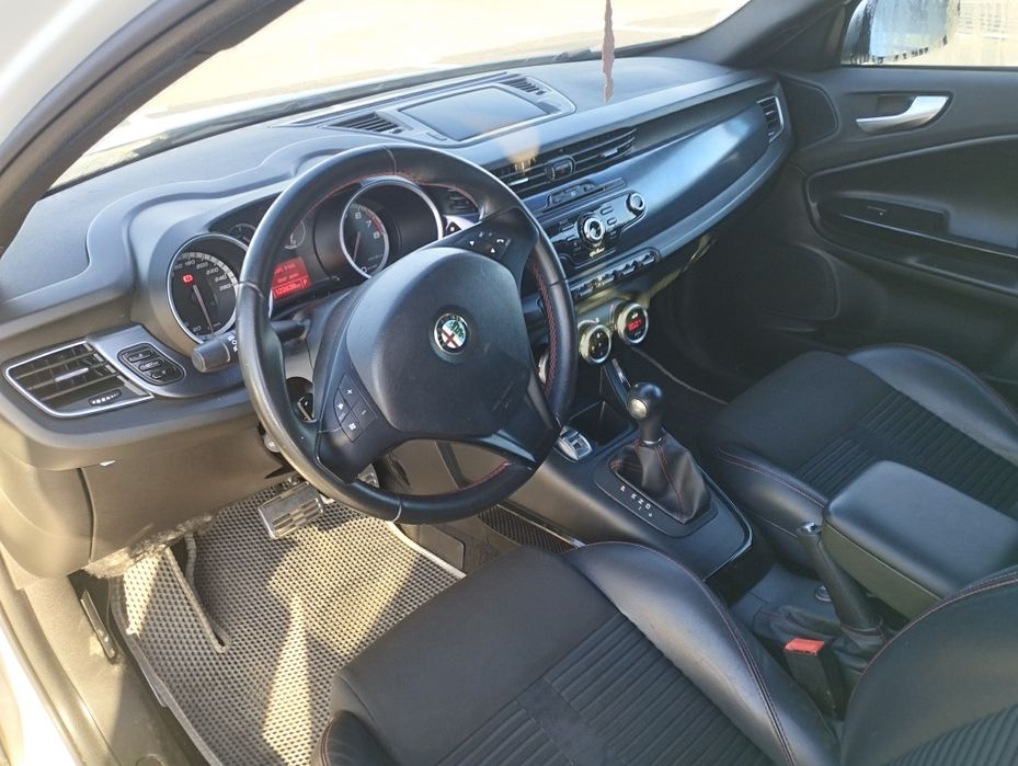 Sprzedam   Alfę Romeo Giuliette 1.4 170 km