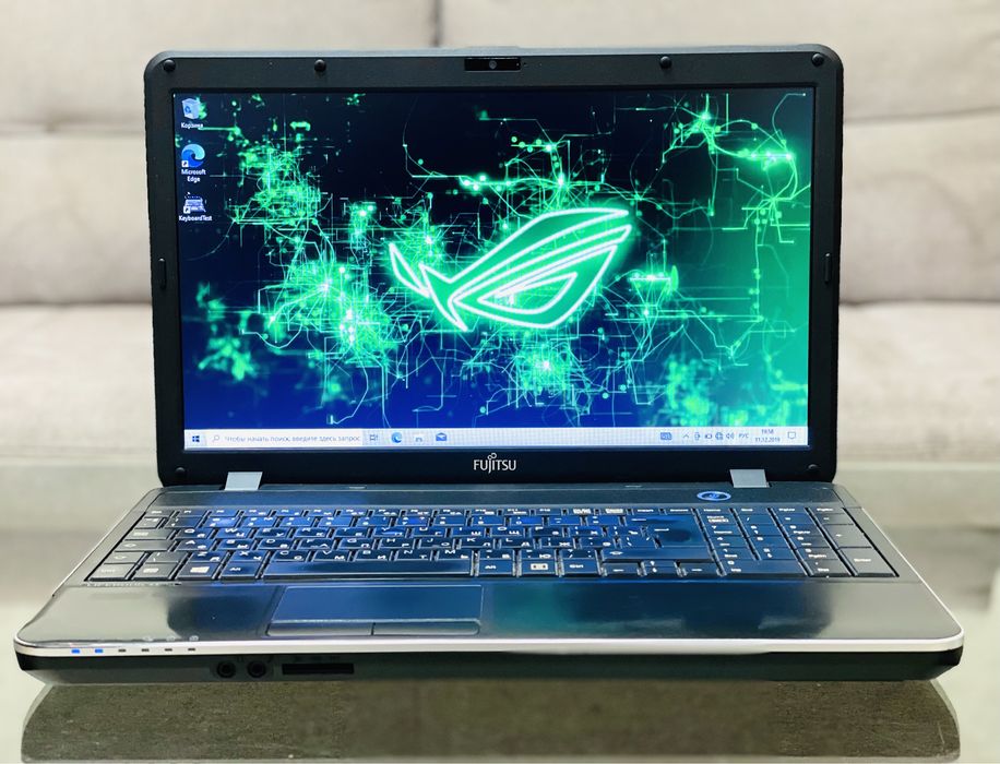 Fujitsu Lifebook/ Pentium 2020M/2.4 GHz/4 ГБ/HDD 500 ГБ/HD Graphics