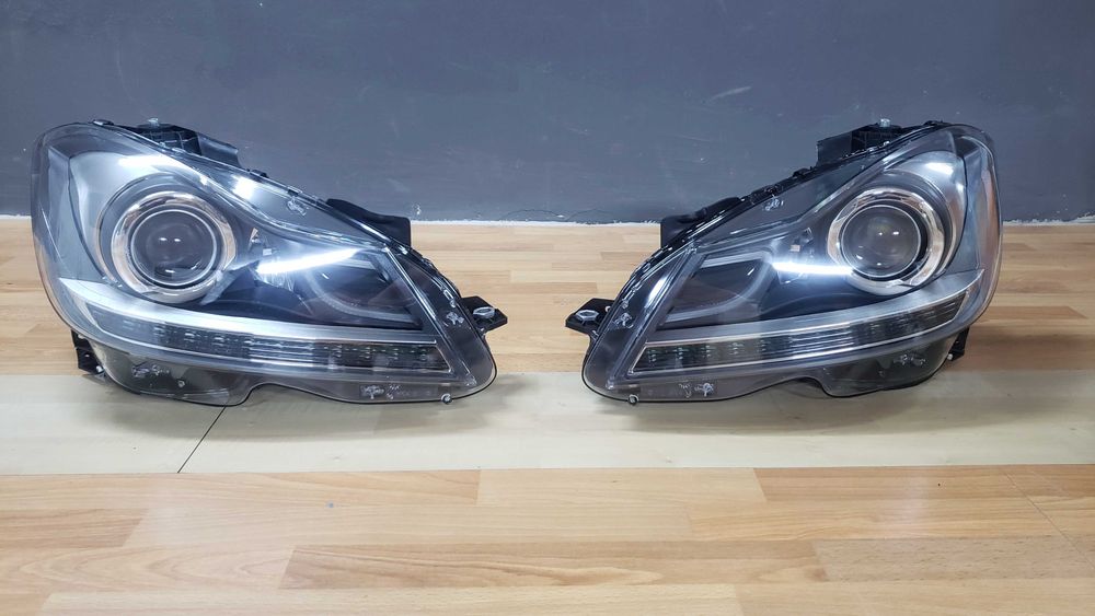 Передні фари на Mercedes C-Class W204 2011-2014 год ( Xenon Adaptive )