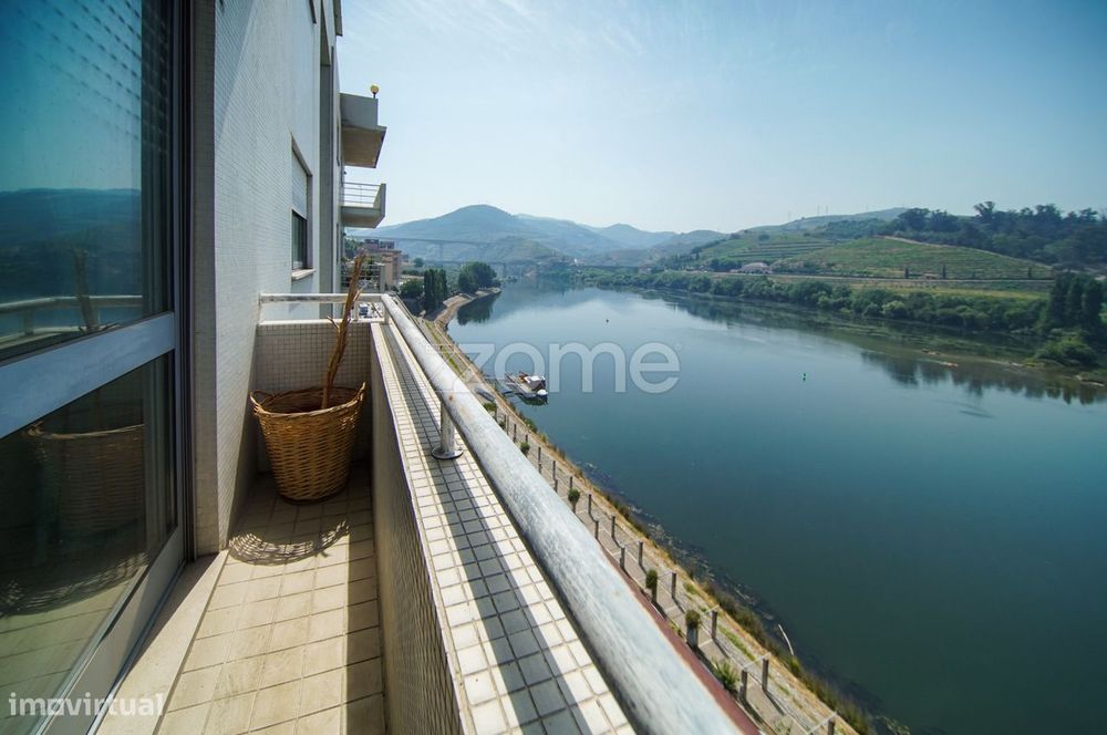 Apartamento T2 c/ Vista Privilegiada sobre o Rio Douro – Peso da Ré...