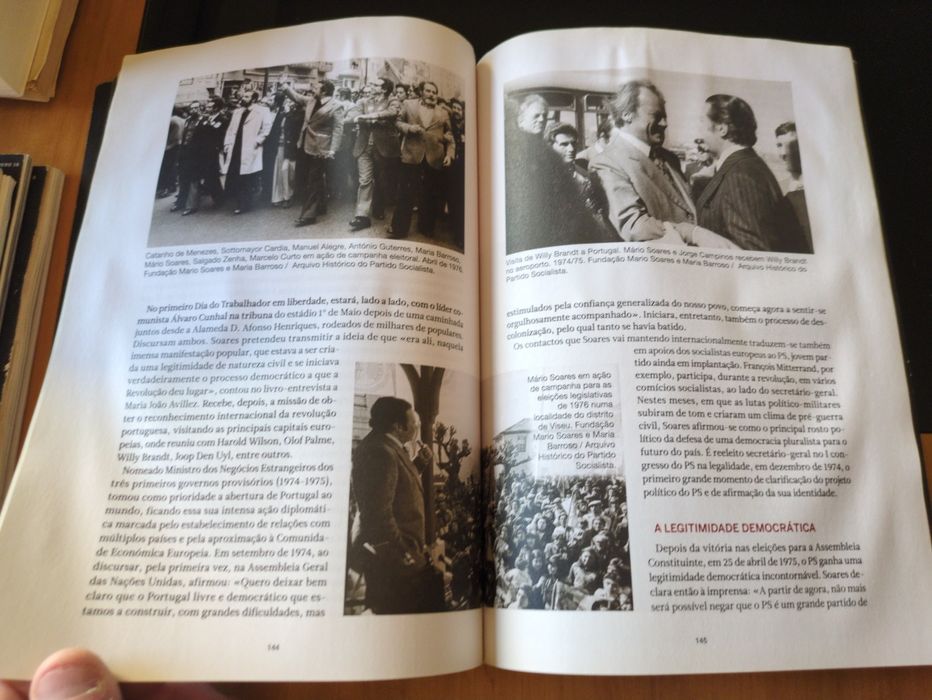 Revista Super Interessante História 25 de Abril A Revolução dos Cravos
