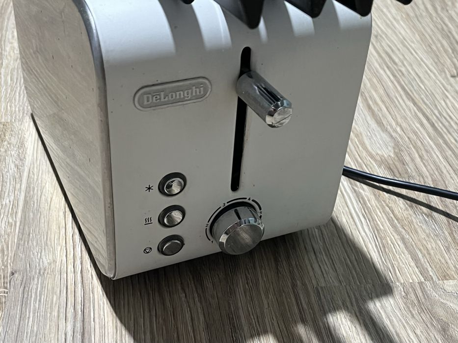 Продам тостер De Longhi CTX 2203