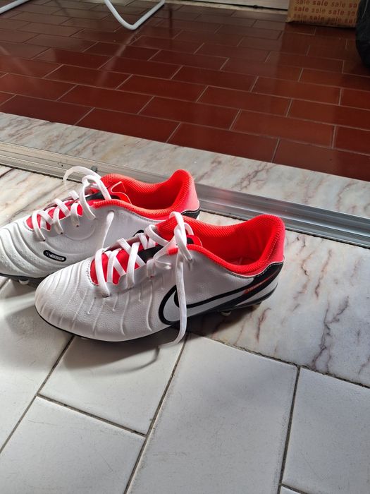 sapatilhas para jogar futebol nike como novo