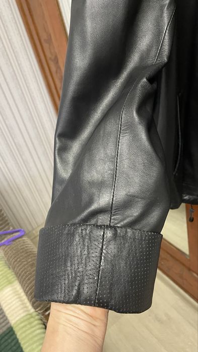 Куртка шкіряна жіноча