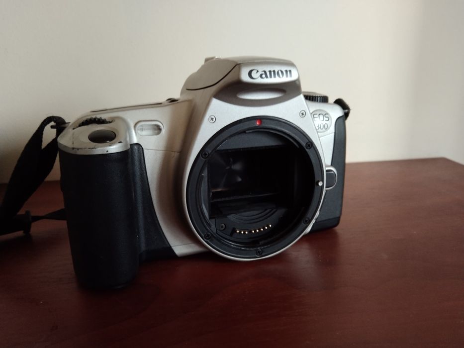 Aparat fotograficzny CANON EOS 300