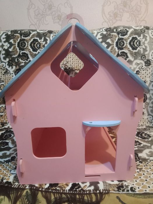Дитячий іграшковий будиночок