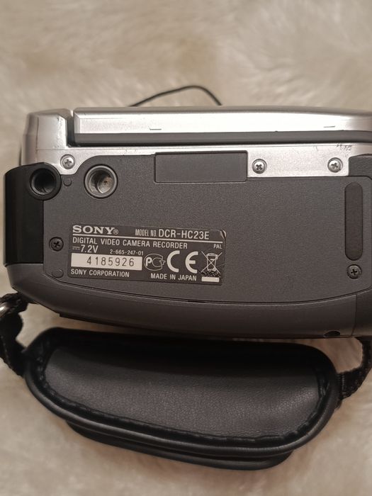 Видео камера Sony Handycam DCR-HC23
