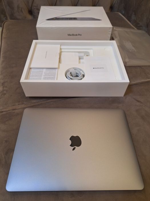 MacBook Pro 2020р.в.Quad Core i7/32/2000 акумулятор новий