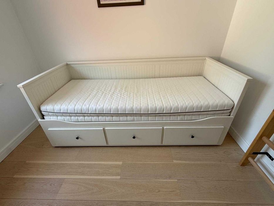 Leżanka Hemnes IKEA - rozkładane łóżko plus 2 materace
