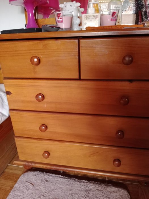 Cómoda em pinho com espelho
