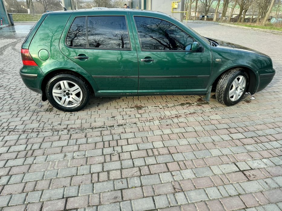 Продам Volkswagen Golf 1.6 2000р