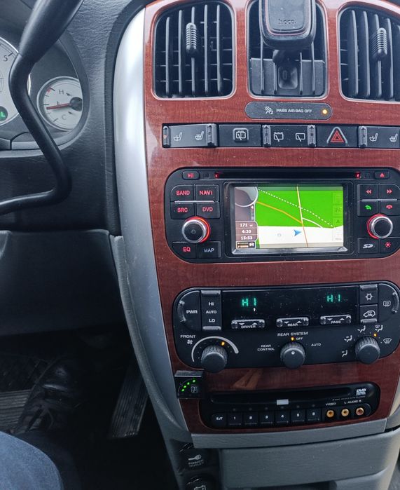 Крайслер Tawn & Country Limited 3.8i