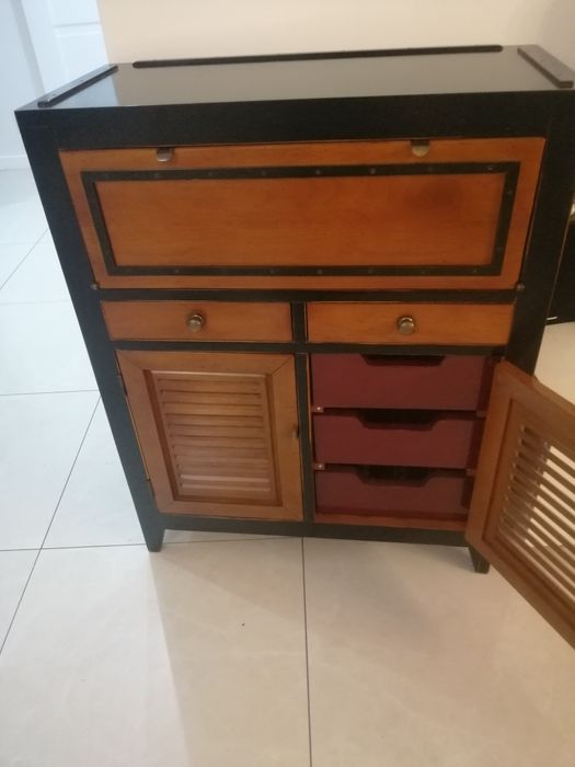 Komoda, Konsola Cape Code w kolorze czarnym