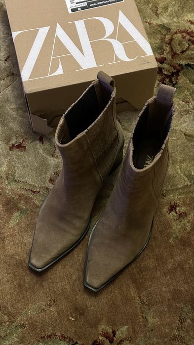 Чоботи на каблуку Zara