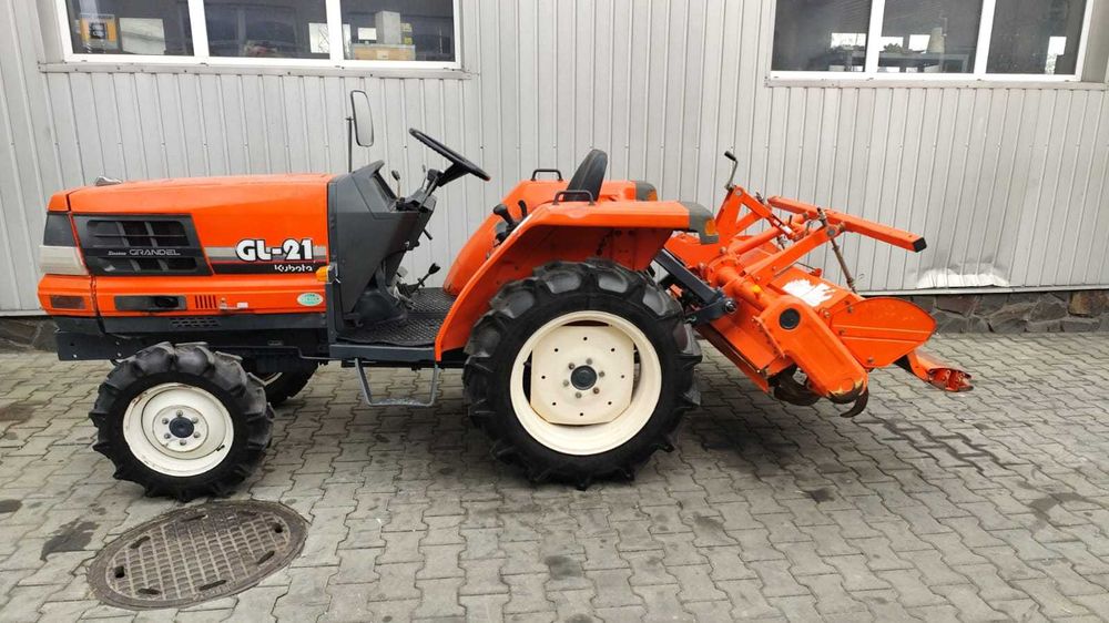 Japoński traktorek Kubota GL 21 z glebogryzarką 4x4 Rewers 21 km