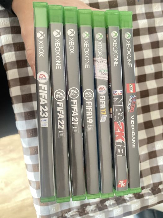 Xbox 360 one 500 GB + 7 jogos + 2 comandos