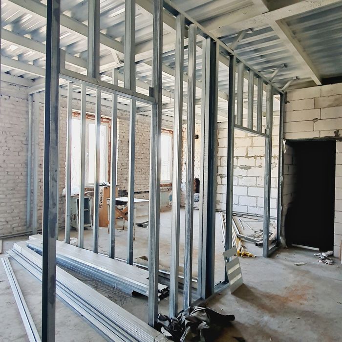 Двоповерхова квартира в центрі міста. Напроти екс-ДК Дробязко.