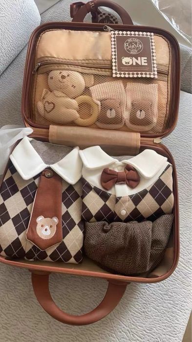 Подарунковий набір на 1 рік у валізі 14”