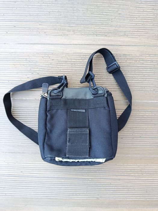Mala Lowepro para Câmara – Acolchoada, Alça Ajustável e Presilha