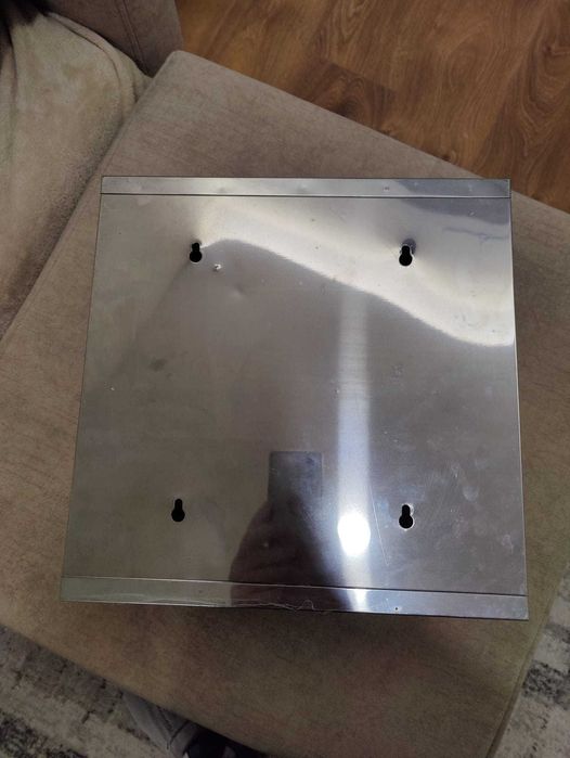 Caixa de primeiros socorros em vidro temperado e metal