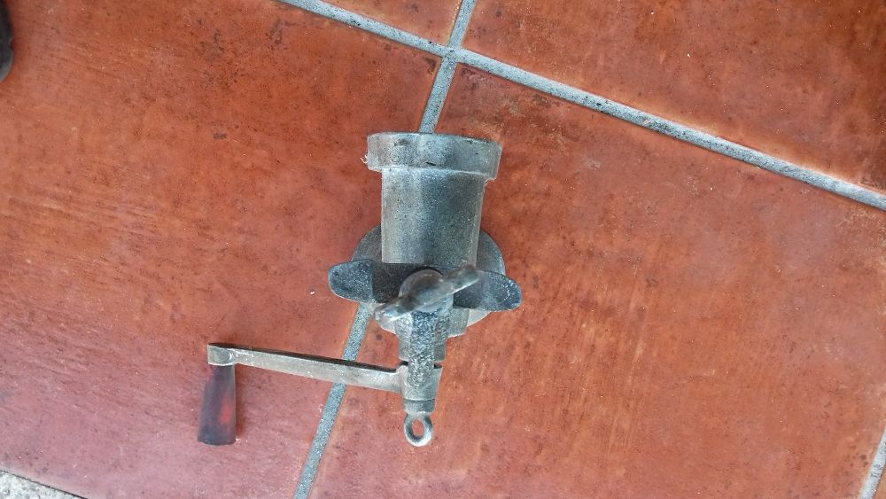 Utensílio para ralar carne