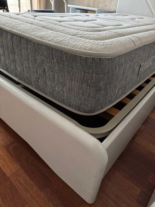 Camas de Solteiro + Mesas de cabeceira