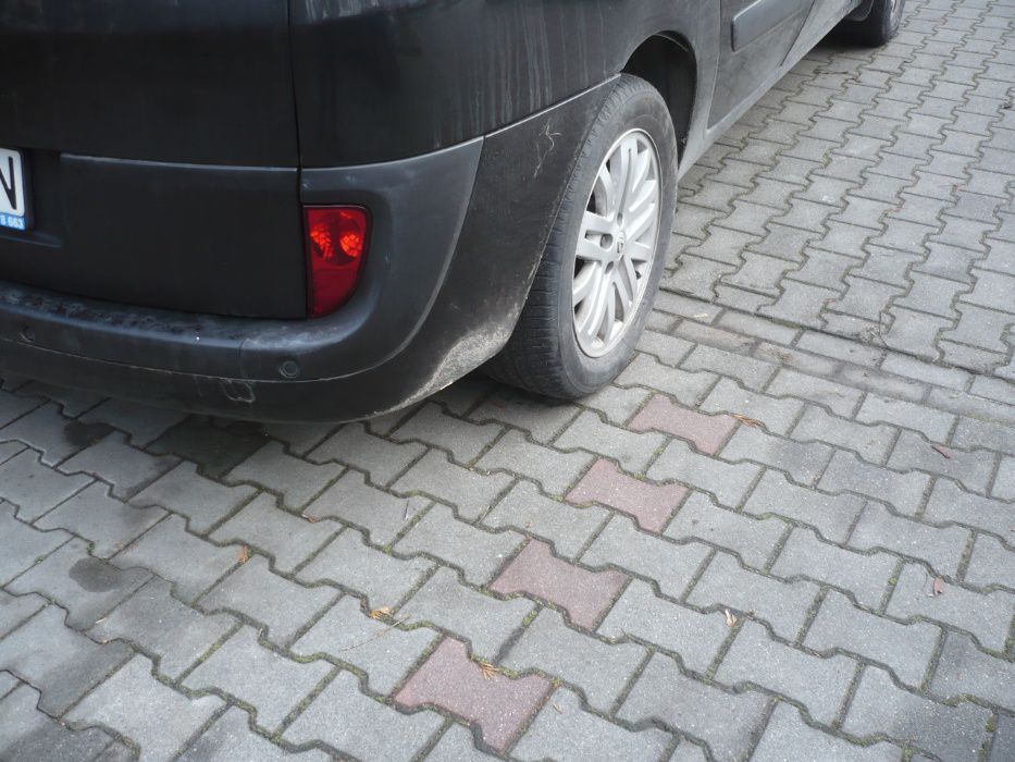 RENAULT GRAD ESPACE zderzak tył czrny pod czujniki Nv 676