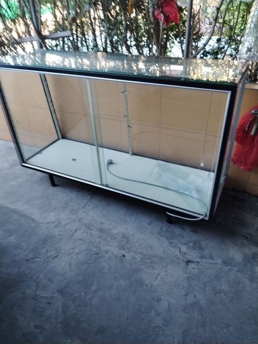 Vitrine vendas por 1oo euros