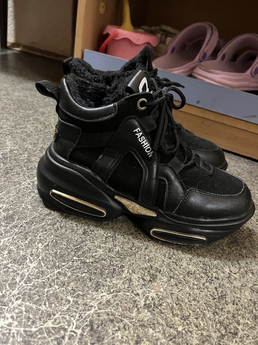 Женские зимние кросовки 38р