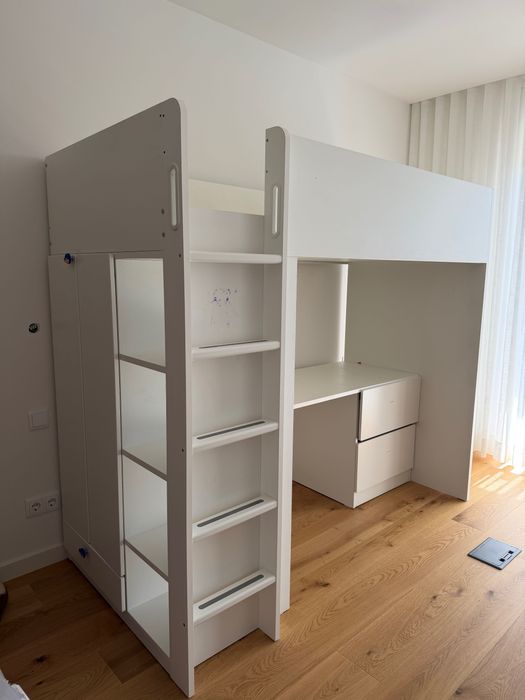 Cama e mesa de criança